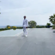 Dengarkan Jo Gold, tonton video musik, baca bio, lihat tanggal tur & lainnya!