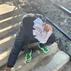 Dengarkan EnvyDevin, tonton video musik, baca bio, lihat tanggal tur & lainnya!