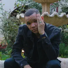 Ascolta Adrae Jacobs, guarda video musicali, leggi la biografia, vedi le date del tour & altro!