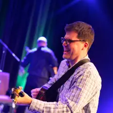 聆聽 Derrick Harris、觀看音樂影片、閱讀小傳、查看巡演日期等！