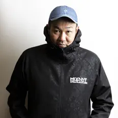G-MANを聴いたり、ミュージックビデオを鑑賞したり、経歴やツアー日程などを確認したりしましょう！