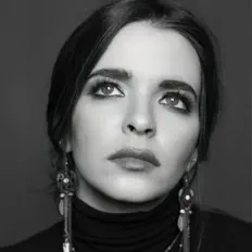 Erin Fox dinle, müzik videolarını izle, biyografisini oku, tur tarihlerini ve daha fazlasını gör!
