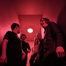 收听 Dead Rabbits、观看音乐视频、阅读小传、查看巡演日期等 ！