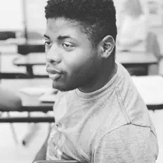 聆聽 Liltraytj、觀看音樂影片、閱讀小傳、查看巡演日期等！