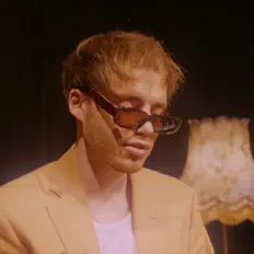 Écoutez North Blake, regardez des vidéoclips, lisez la biographie, consultez les dates de tournée et plus encore !