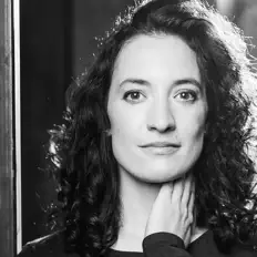 Poslechněte si interpreta Kirsten Salpini, sledujte hudební videa, přečtěte si životopis, podívejte se na data turné a další informace.