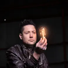 Stephen "PR" Kaneを聴いたり、ミュージックビデオを鑑賞したり、経歴やツアー日程などを確認したりしましょう！