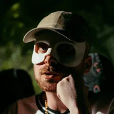 Escucha a Bone Slim, mira videos musicales, lee su biografía, consulta las fechas de las gira y más.