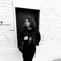 undefined을(를) 듣고, 뮤직 비디오를 보고, 약력을 읽고, 투어 일정 등을 확인하세요!