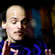 Ouve Alex Riegelman, vê vídeos de música, lê a biografia, vê as datas da digressão e muito mais!