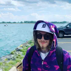 Burtonzo dinle, müzik videolarını izle, biyografisini oku, tur tarihlerini ve daha fazlasını gör!