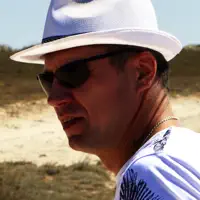 Ouve undefined, vê vídeos de música, lê a biografia, vê as datas da digressão e muito mais!