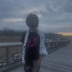 聆聽 Lil Kay1、觀看音樂影片、閱讀小傳、查看巡演日期等！