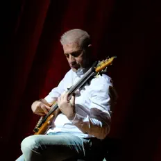 Ouça Manuel Muzzu, assista a videoclipes, leia a biografia, veja as datas das turnês e mais!