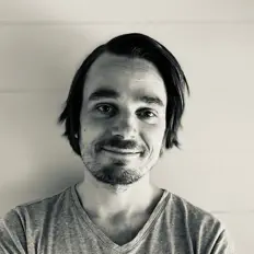 收听 Cinematorama、观看音乐视频、阅读小传、查看巡演日期等 ！