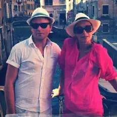 Julian & Marina dinle, müzik videolarını izle, biyografisini oku, tur tarihlerini ve daha fazlasını gör!