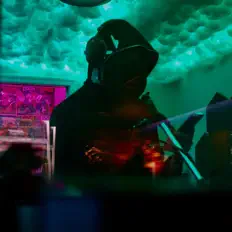 4 Deuce सुनें, म्यूज़िक वीडियो देखें, बायो पढ़ें, दौरे की तारीखें और बहुत कुछ देखें!