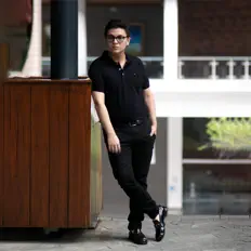 Hiracutch을(를) 듣고, 뮤직 비디오를 보고, 약력을 읽고, 투어 일정 등을 확인하세요!