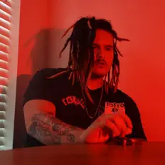 Escucha a Litø Senpai, mira vídeos musicales, lee la biografía, consulta fechas de giras y mucho más.