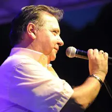 Michel Minoを聴いたり、ミュージックビデオを鑑賞したり、経歴やツアー日程などを確認したりしましょう！