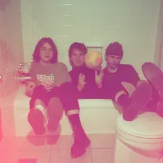 Ouve Goldpark, vê vídeos de música, lê a biografia, vê as datas da digressão e muito mais!