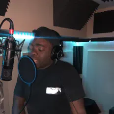 Escucha a Uchiha Jay, mira videos musicales, lee su biografía, consulta las fechas de las gira y más.