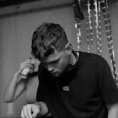 kindrum. सुनें, म्यूज़िक वीडियो देखें, बायो पढ़ें, दौरे की तारीखें और बहुत कुछ देखें!