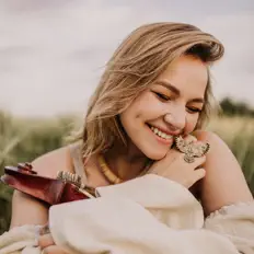 Ouça KRUTЬ, assista a videoclipes, leia a biografia, veja as datas das turnês e mais!