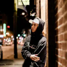 聆聽 KIP Bizzy、觀看音樂影片、閱讀小傳、查看巡演日期等！