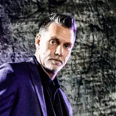 Escucha a Carl Cox, mira vídeos musicales, lee la biografía, consulta fechas de giras y mucho más.