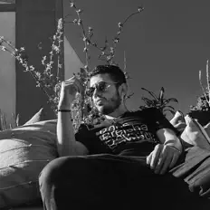 Escucha a Allen, mira vídeos musicales, lee la biografía, consulta fechas de giras y mucho más.