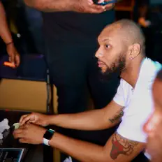 Luister naar El Cago, bekijk muziekvideo's, lees de bio, bekijk de tourdata, en meer!