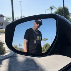 Poslechněte si interpreta ENEME, sledujte hudební videa, přečtěte si životopis, podívejte se na data turné a další informace.