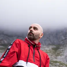 Escucha a Jayder, mira vídeos musicales, lee la biografía, consulta fechas de giras y mucho más.
