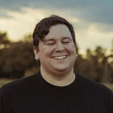 Poslechněte si interpreta Jonathan Mihail, sledujte hudební videa, přečtěte si životopis, podívejte se na data turné a další informace.