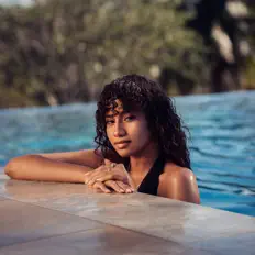 Ouça YasThalia, assista a videoclipes, leia a biografia, veja as datas das turnês e mais!