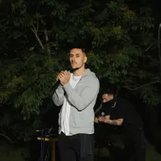 Escucha a KZR, mira videos musicales, lee su biografía, consulta las fechas de las gira y más.