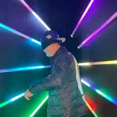 Poslechněte si interpreta Jordan Cooper, sledujte hudební videa, přečtěte si životopis, podívejte se na data turné a další informace.