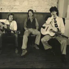 Uncle Walt's Bandを聴いたり、ミュージックビデオを鑑賞したり、経歴やツアー日程などを確認したりしましょう！