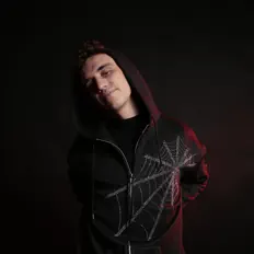 Ascolta DanielMutiny, guarda video musicali, leggi la biografia, vedi le date del tour & altro!