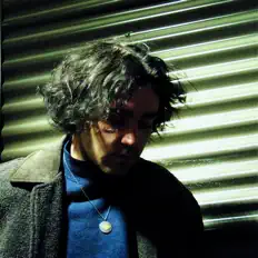 聆聽 Sterling、觀看音樂影片、閱讀小傳、查看巡演日期等！