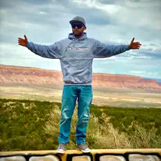 收听 BERG、观看音乐视频、阅读小传、查看巡演日期等 ！