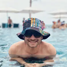 Ouve Resonant Sun, vê vídeos de música, lê a biografia, vê as datas da digressão e muito mais!