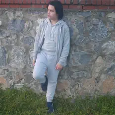 Ouve Farklı, vê vídeos de música, lê a biografia, vê as datas da digressão e muito mais!