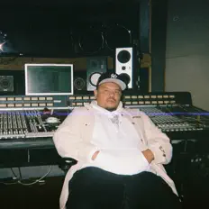 Dengarkan Darrell Medellin, tonton video musik, baca bio, lihat tanggal tur & lainnya!