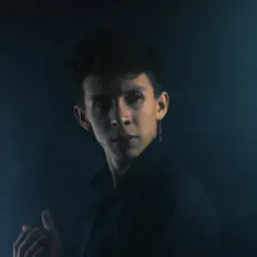 Escucha a Miguel Guevara, mira videos musicales, lee su biografía, consulta las fechas de las gira y más.