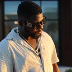 Posłuchaj wykonawcy CMR, obejrzyj teledyski, przeczytaj biografię, zobacz daty tras koncertowych i nie tylko!