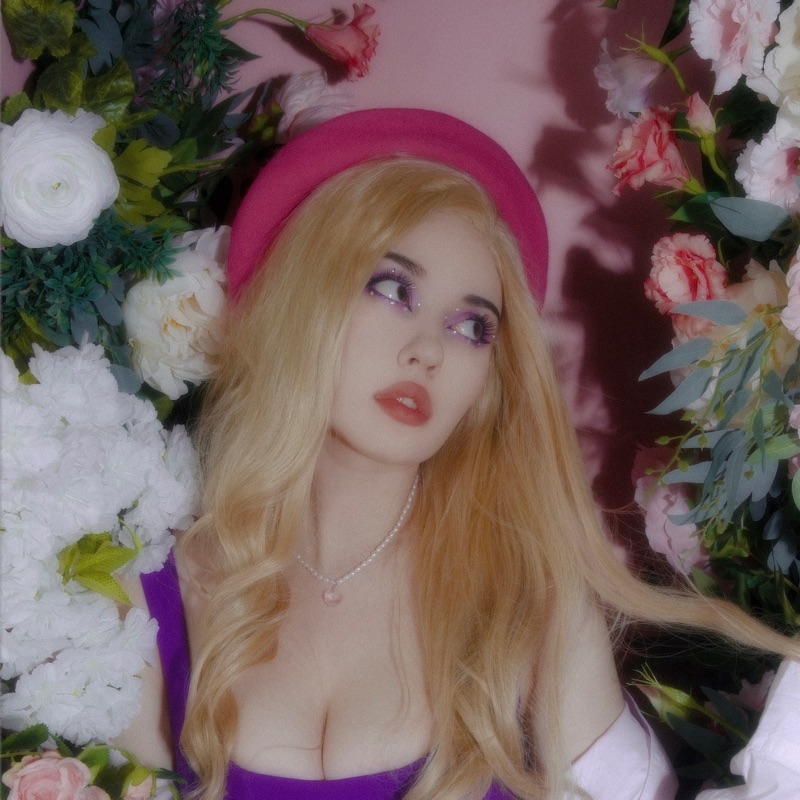DEAD BLONDE