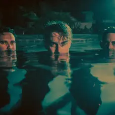 Dengarkan Graey, tonton video musik, baca bio, lihat tanggal tur & lainnya!