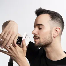 PARIS ASMR을(를) 듣고, 뮤직 비디오를 보고, 약력을 읽고, 투어 일정 등을 확인하세요!